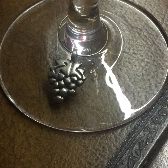 Glasses & charms - Picture 2 of 4